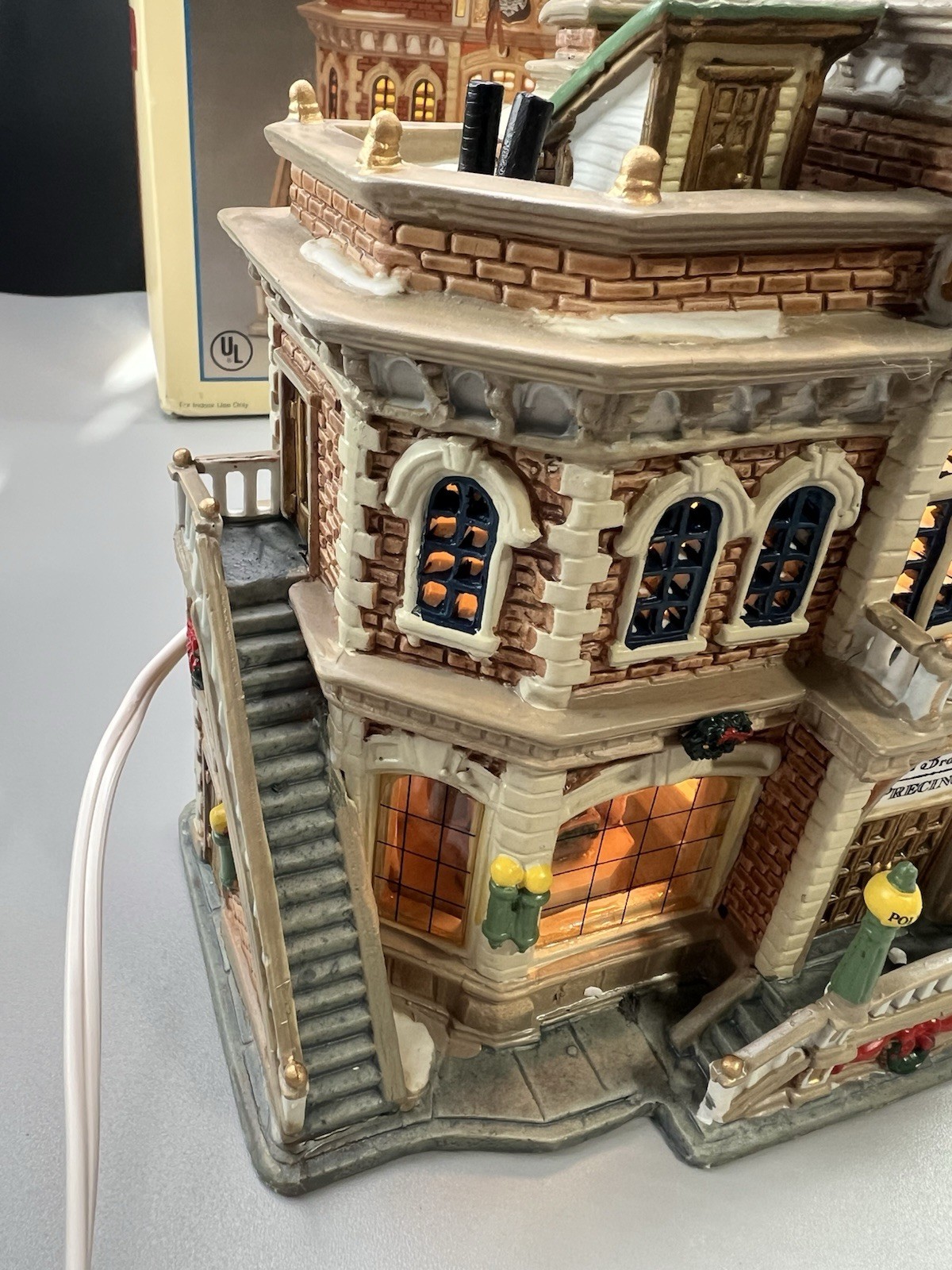 2002 Lemax Christmas Village 3rd Precinct Police Station W/Box 25759S