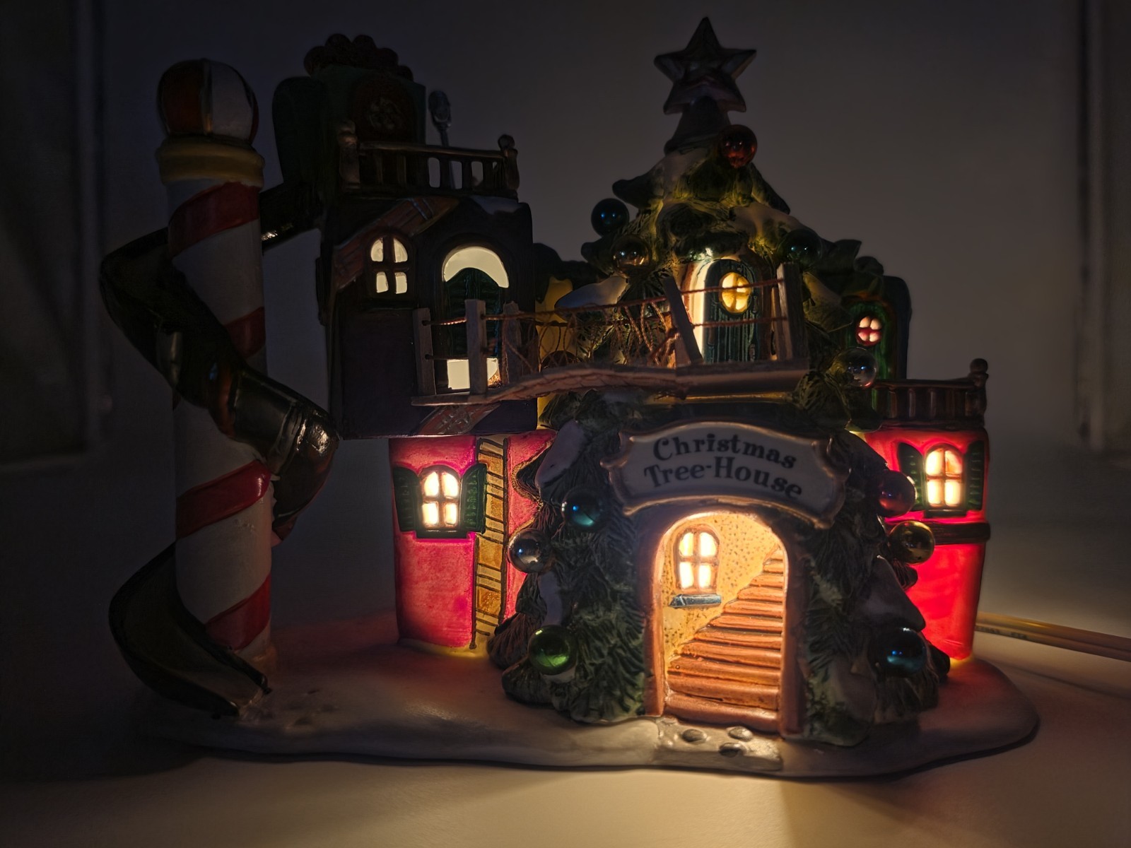 Vintage Lemax Santa’s Wonderland Christmas Tree House Toys-R-Us Exclusive 2000