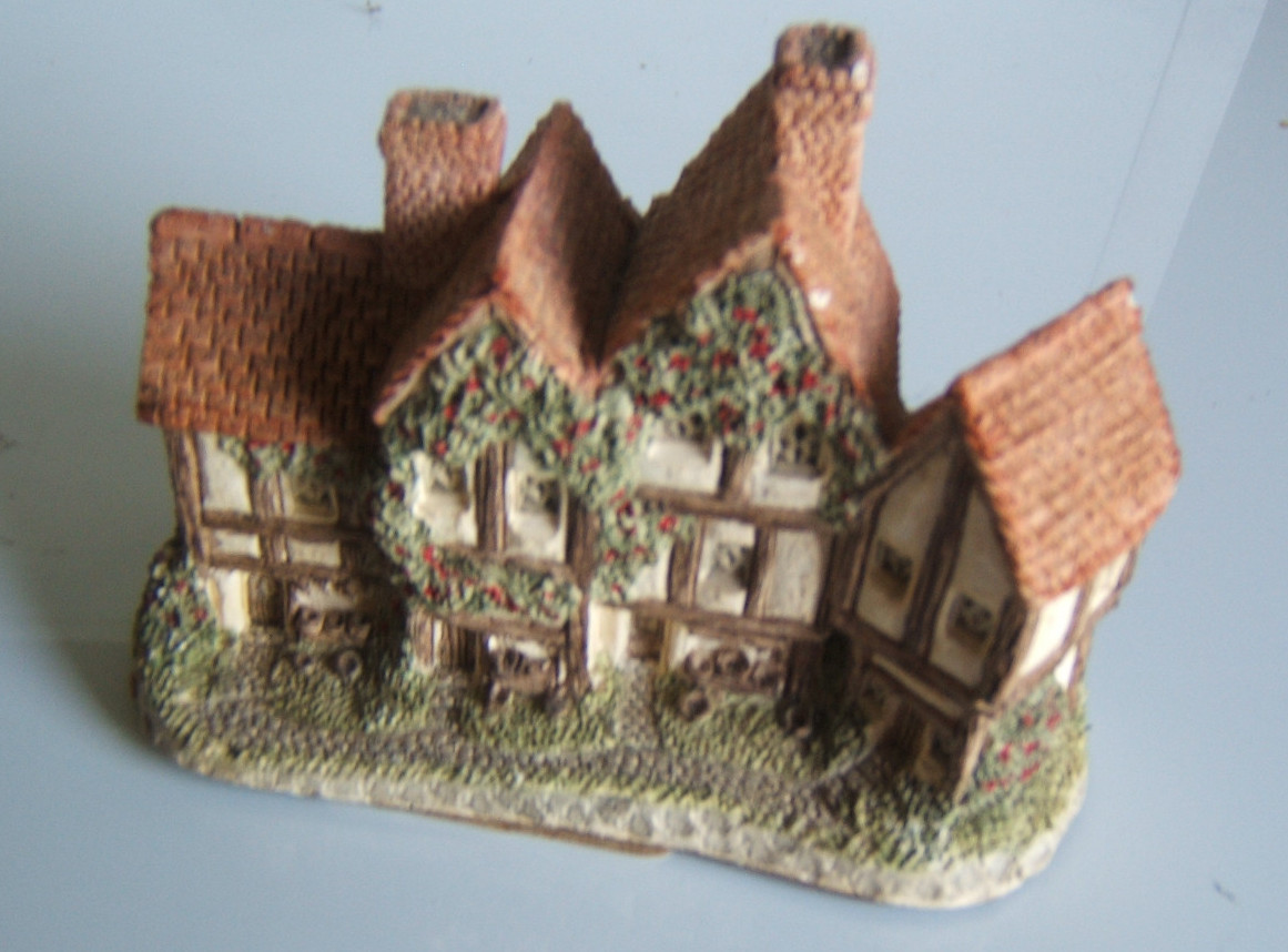 David Winter Cottage The Apothecarys Shop 1985 The Heart Of England Series UK