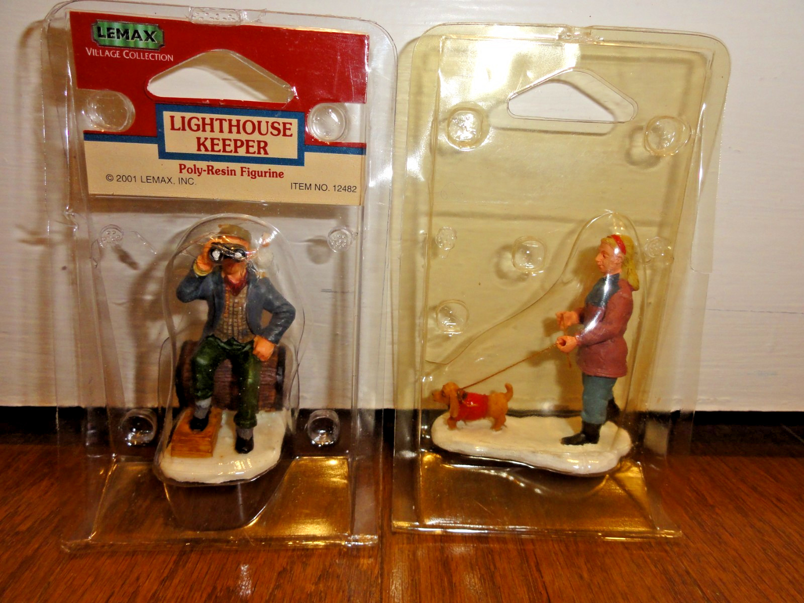 2001 LEMAX Village Collection LIGHTHOUSE KEEPER figurine 2482 & Lady walking Dog