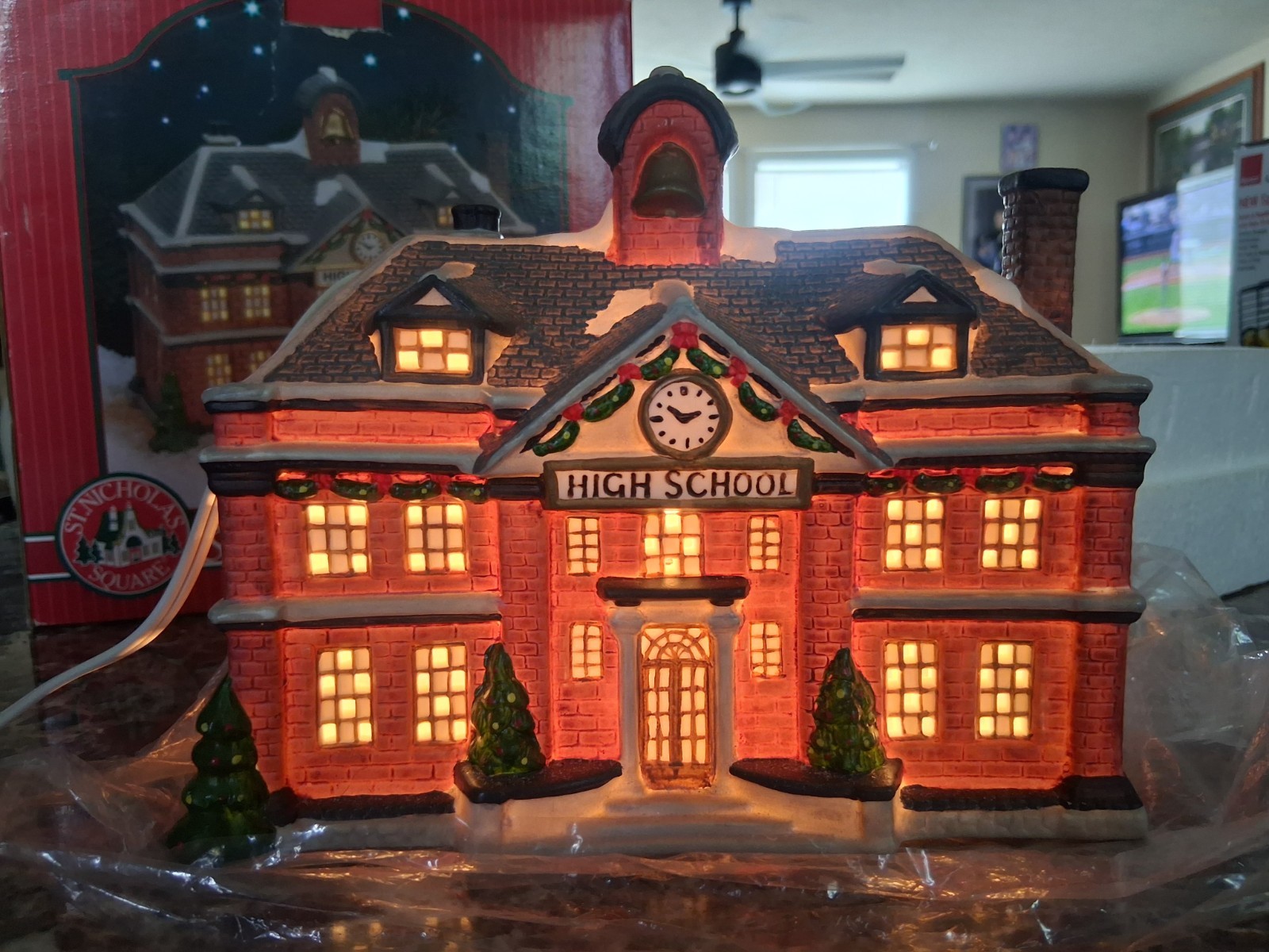 St Nicholas Square High School Christmas Village (NO CHIPS/CRACKS) Rare
