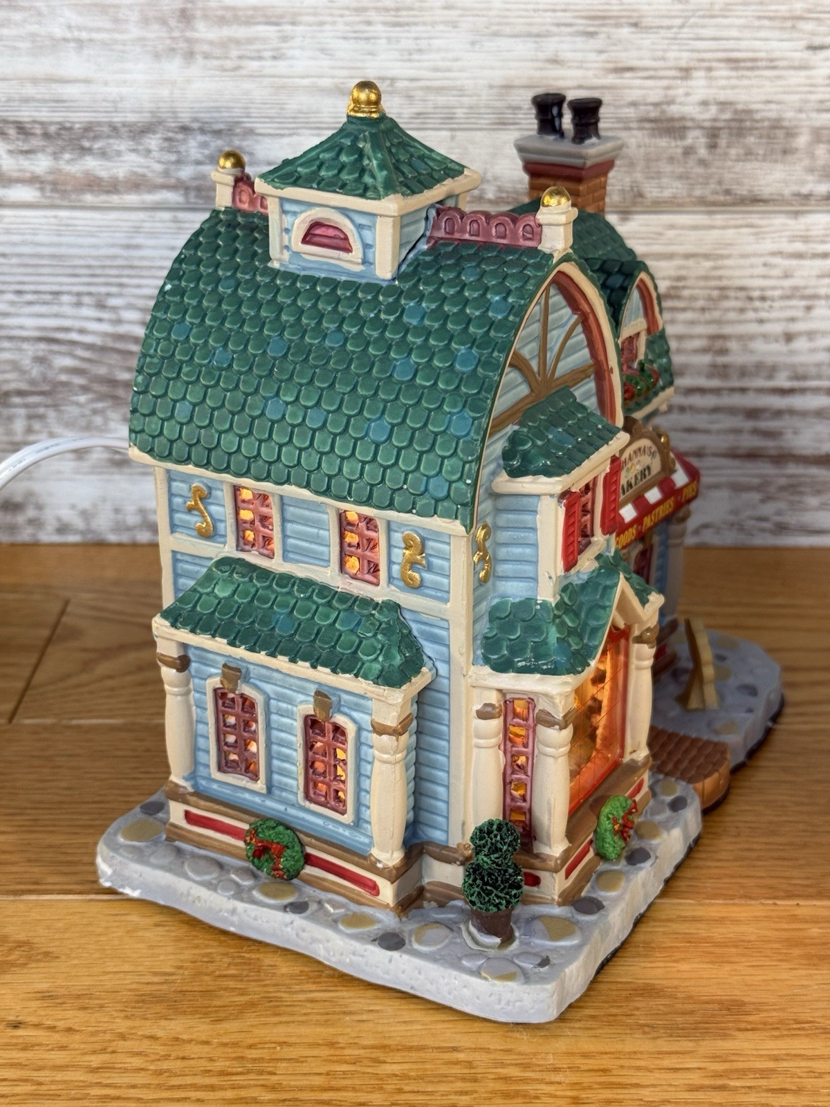 Lemax Carole Towne Johanna’s Bakery 2011 Lighted Christmas Building *READ DESC.
