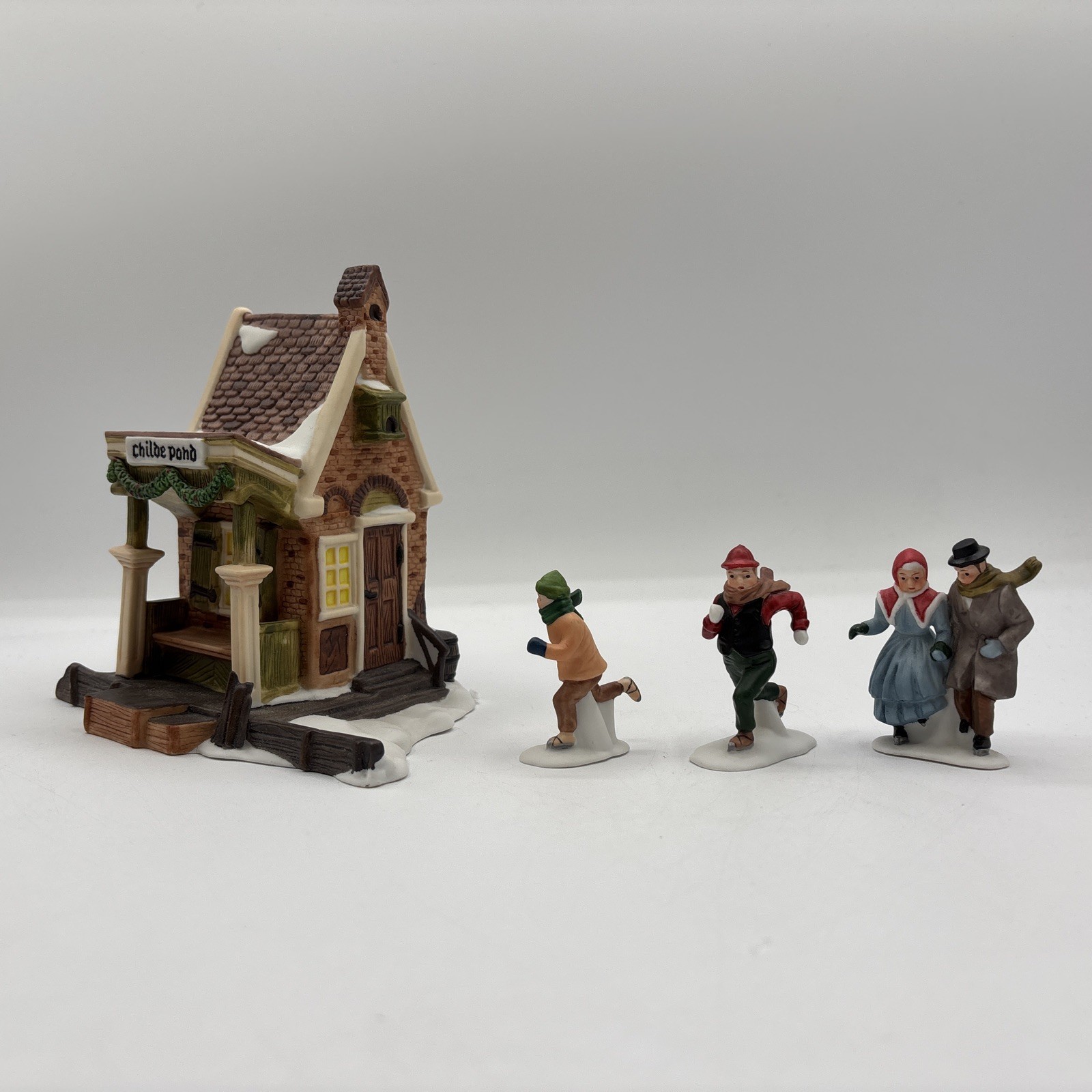 Department 56 1988 Vintage HVC Childe Pond And Skaters Set Of 4 5903-0 Retired