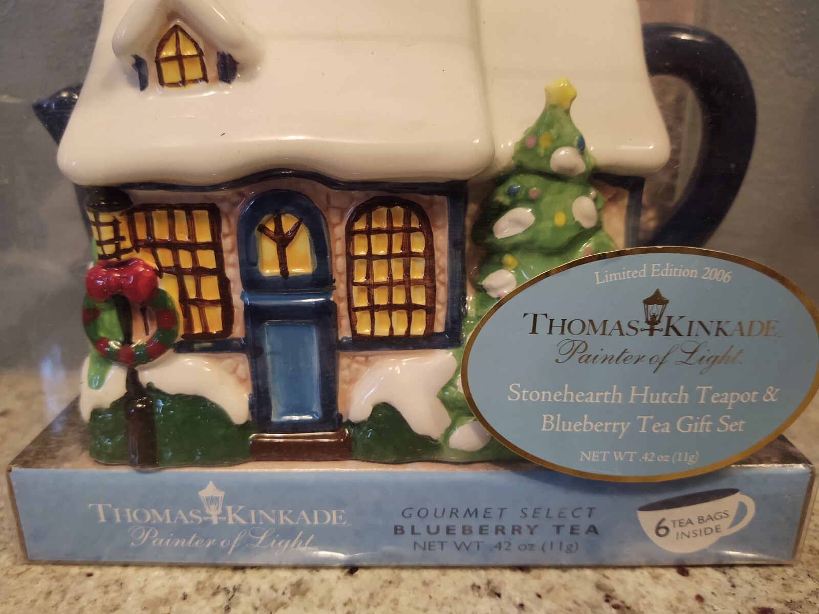2006 Limited Edition Thomas Kinkade Stonehearth Hutch Teapot Christmas Brand New