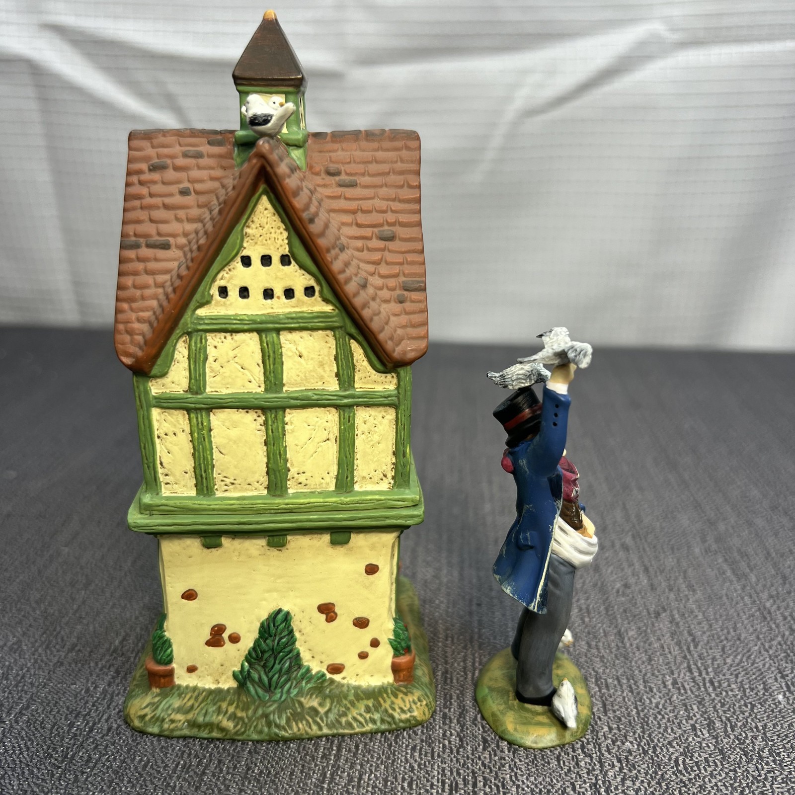 Vtg 2000 Dept 56 HVC Dickens Village Series Hedgerow Dovecote Accessory #58524