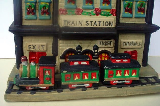 Winter Valley Villages Porcelain Train Station Christmas Lighted House Vintage