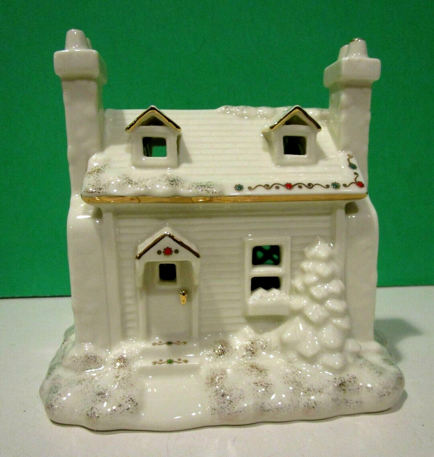 LENOX MISTLETOE PARK INN Christmas Village Treasures Lighted series – NEW in BOX