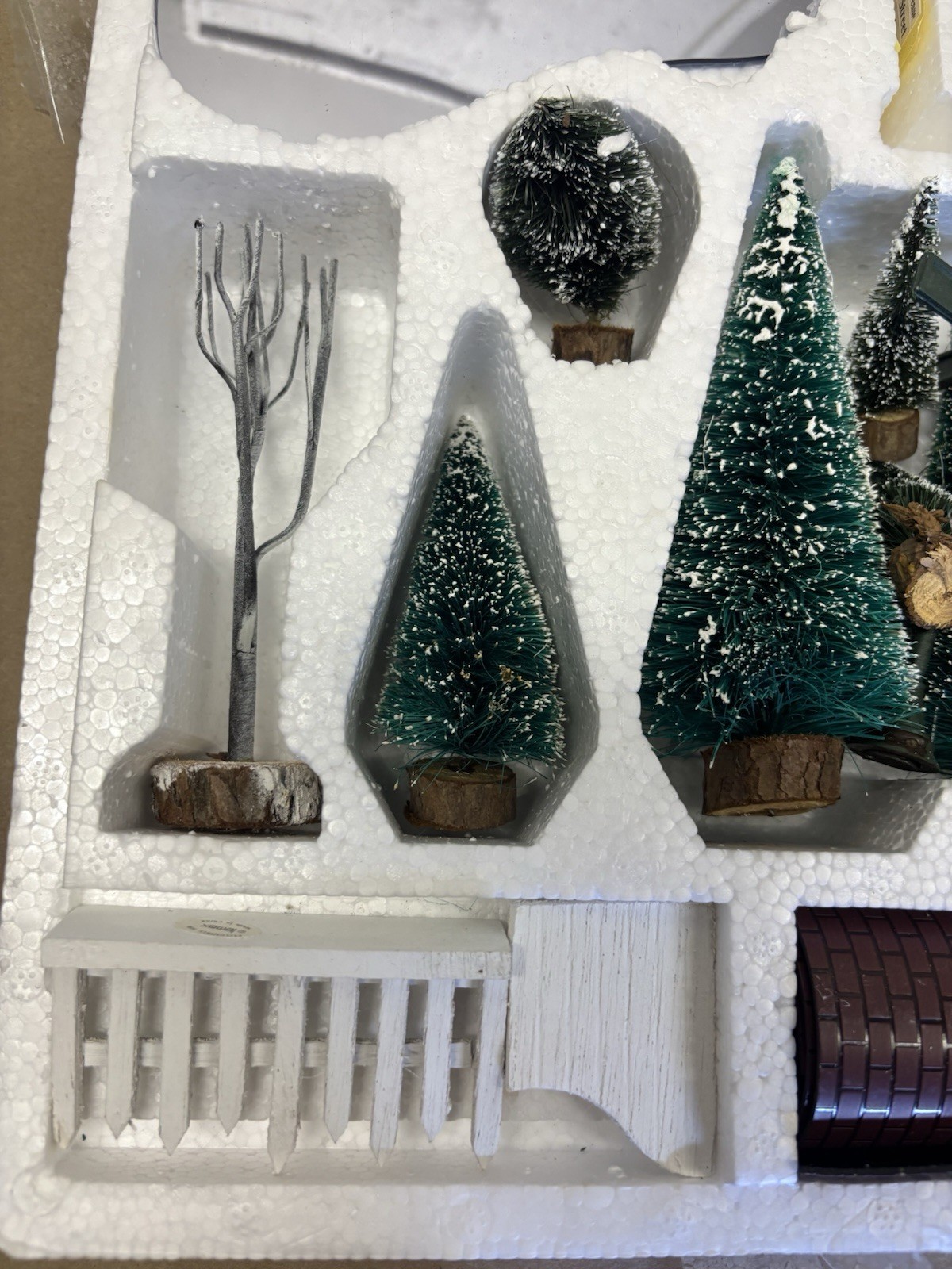 Lemax Christmas Village Figurines Accessories Decor Lot of 29 Pieces EUC