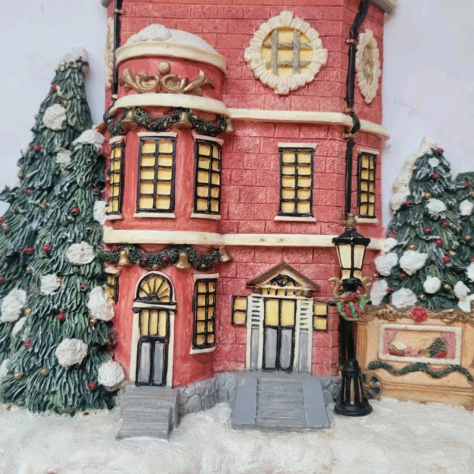Holiday Brownstone House Christmas Holiday Trees Decor Wind Up Musical Display