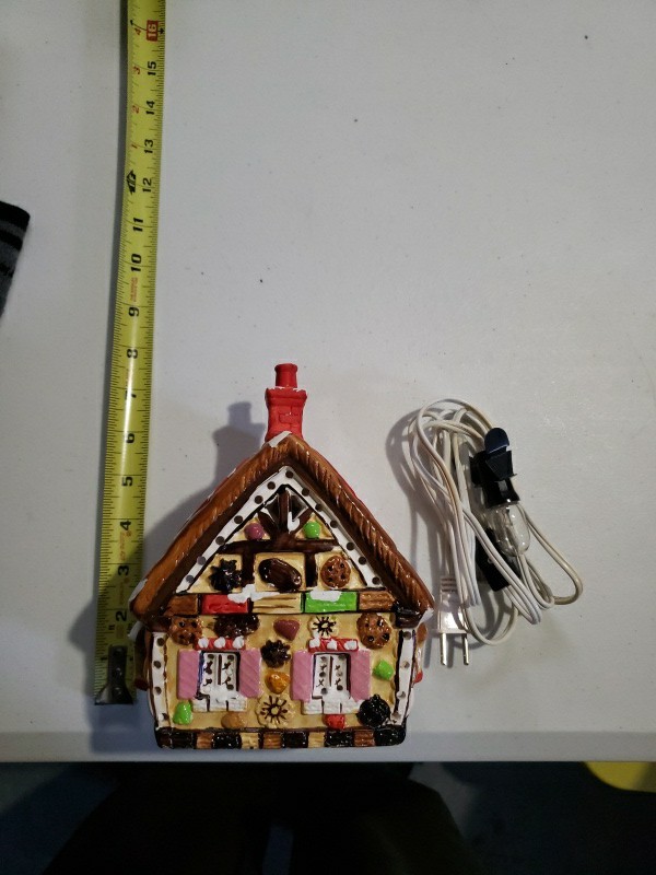 Dept Department 56 Original Snow Village Gingerbread House 1983, Lighted NESL