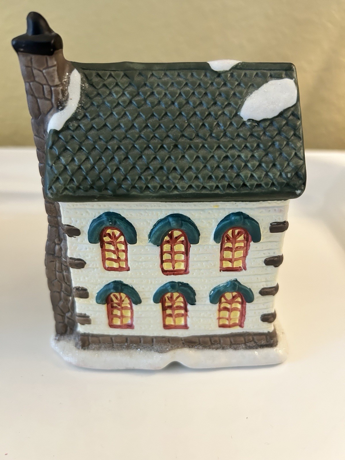 Cobblestone Corners 2001 Porcelain Christmas Buildings, Lot Of 2