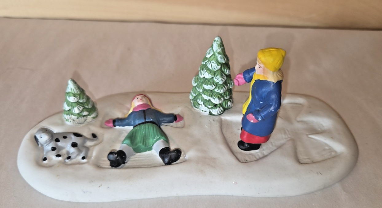 Big Lot of 27 Christmas Village Figures Lemax O’Well Folk Art