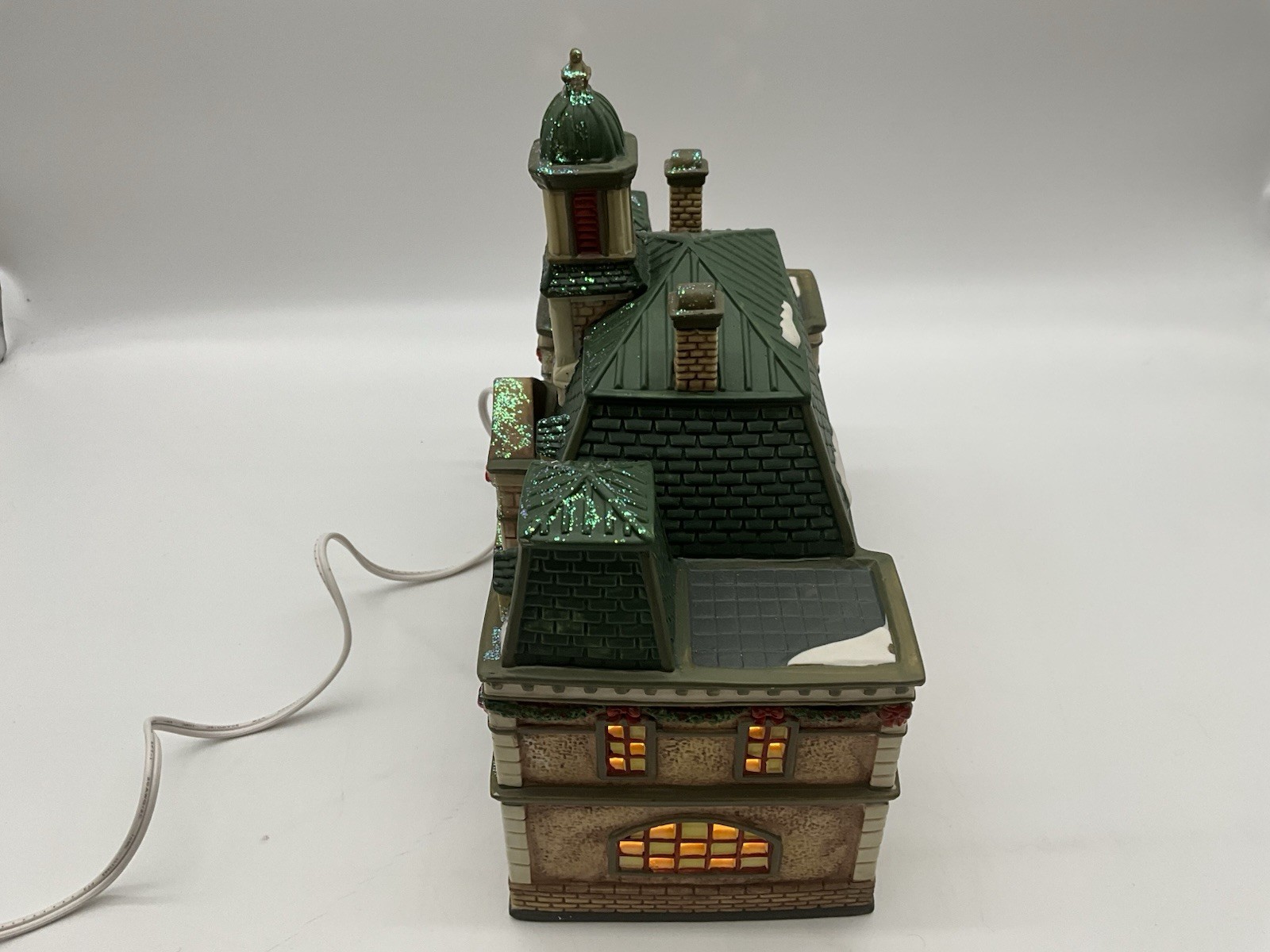 Santa’s Workbench Collection “Tamarack Towne Hall” Porcelain VTG Christmas House