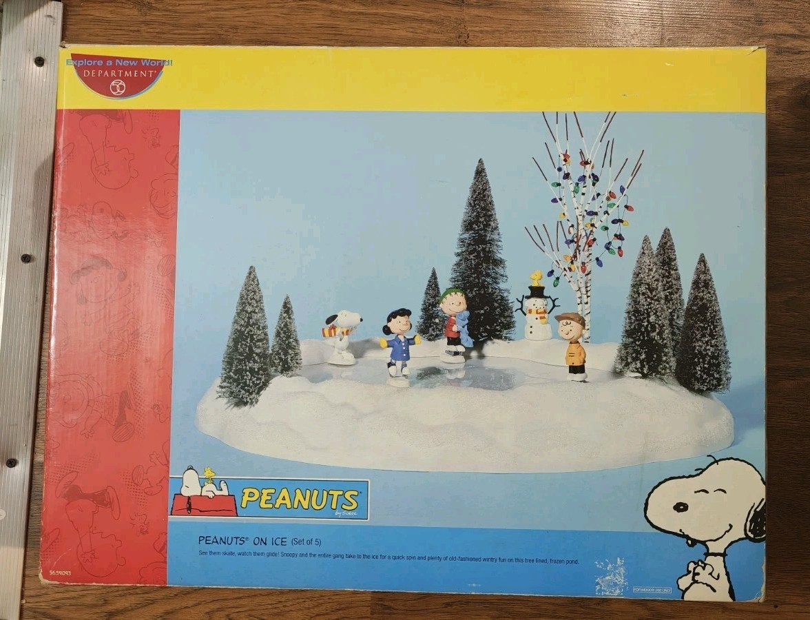 VTG 2004 Department 56 Peanuts on Ice Skating Rink 5659093 Working Complete