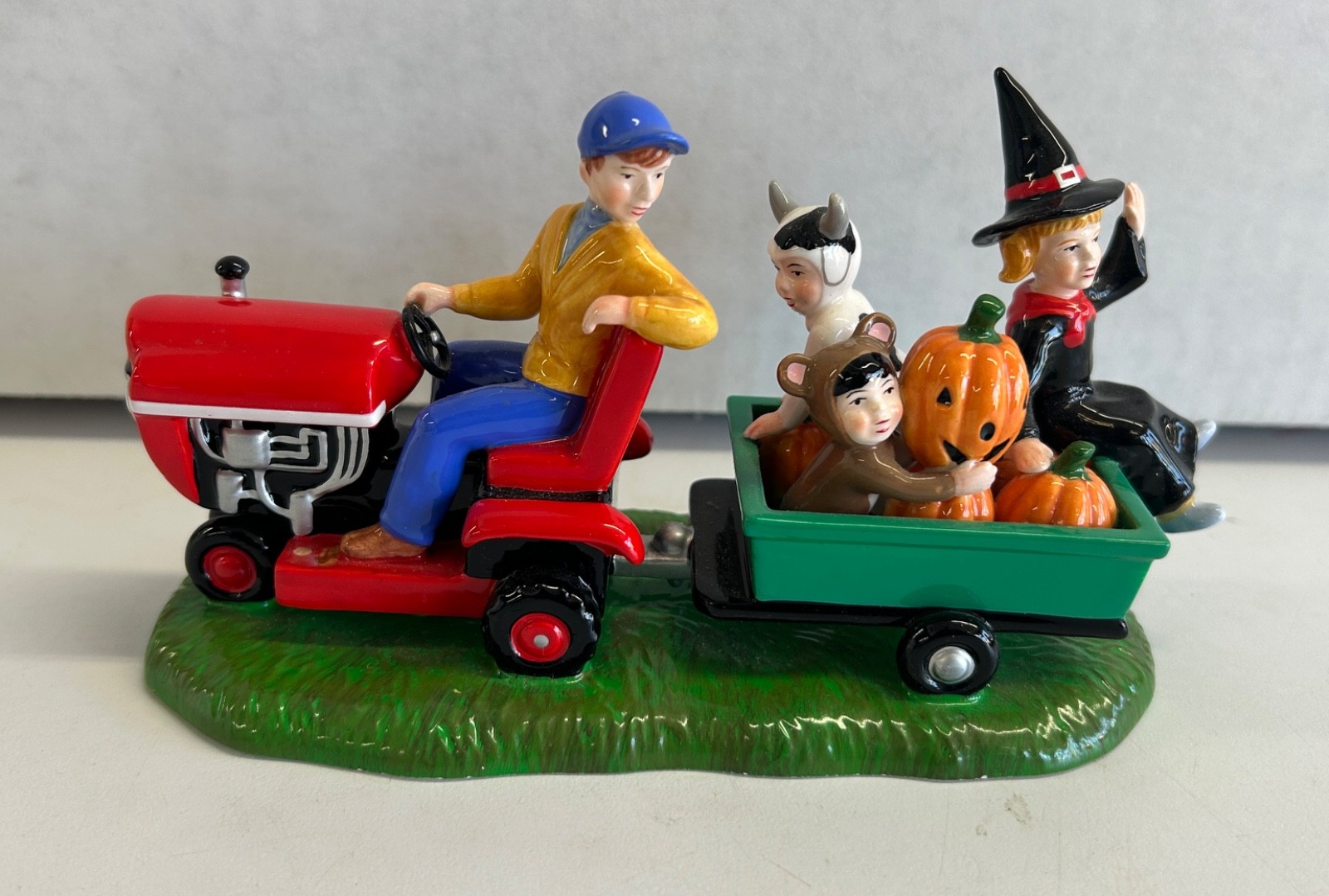 Dept 56 Snow Village Halloween “Gathering Pumpkins” #56 55200