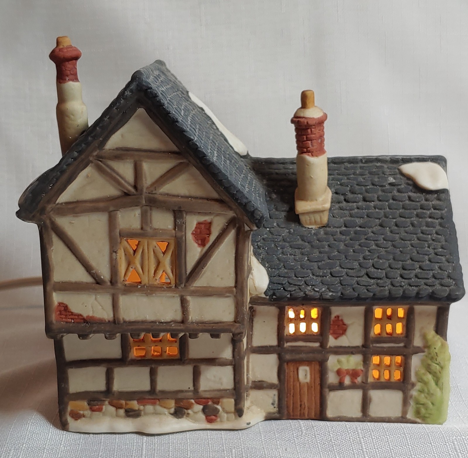 Department 56 Dickens’ Village “Tudor Cottage” #6518-8