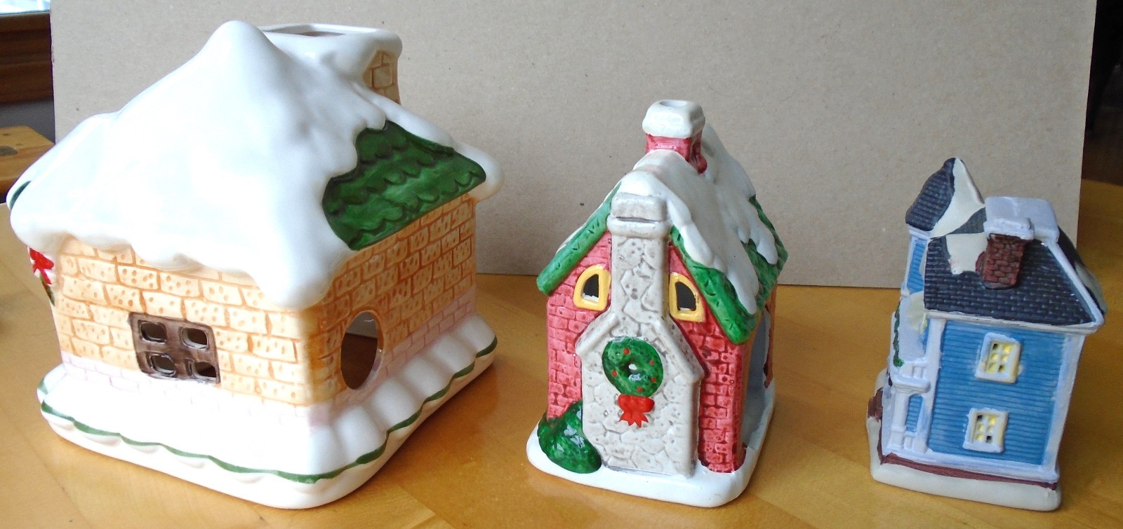 Vintage Christmas Village Houses & Fence, Porcelain /Ceramic