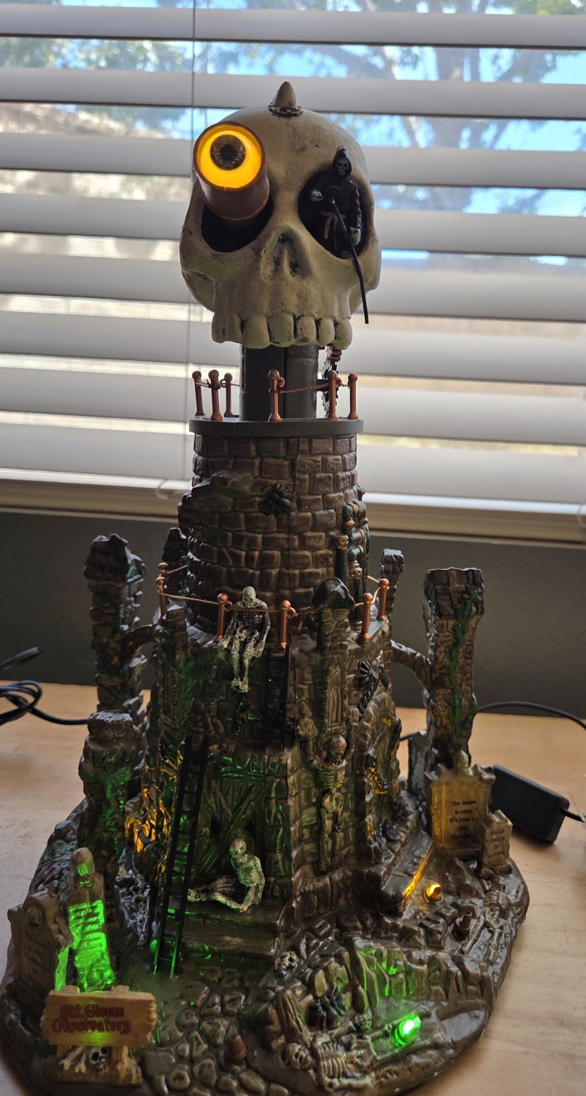 Lemax Signature Collection Illuminated Musical Skull Tower Halloween Boxed