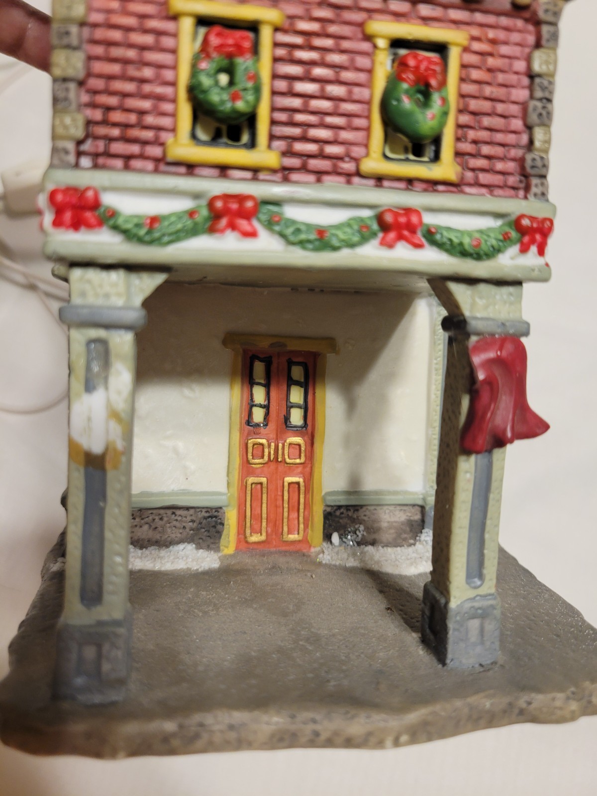 2003 St Nicolas Square Christmas Village Christmas Station Lighted Building