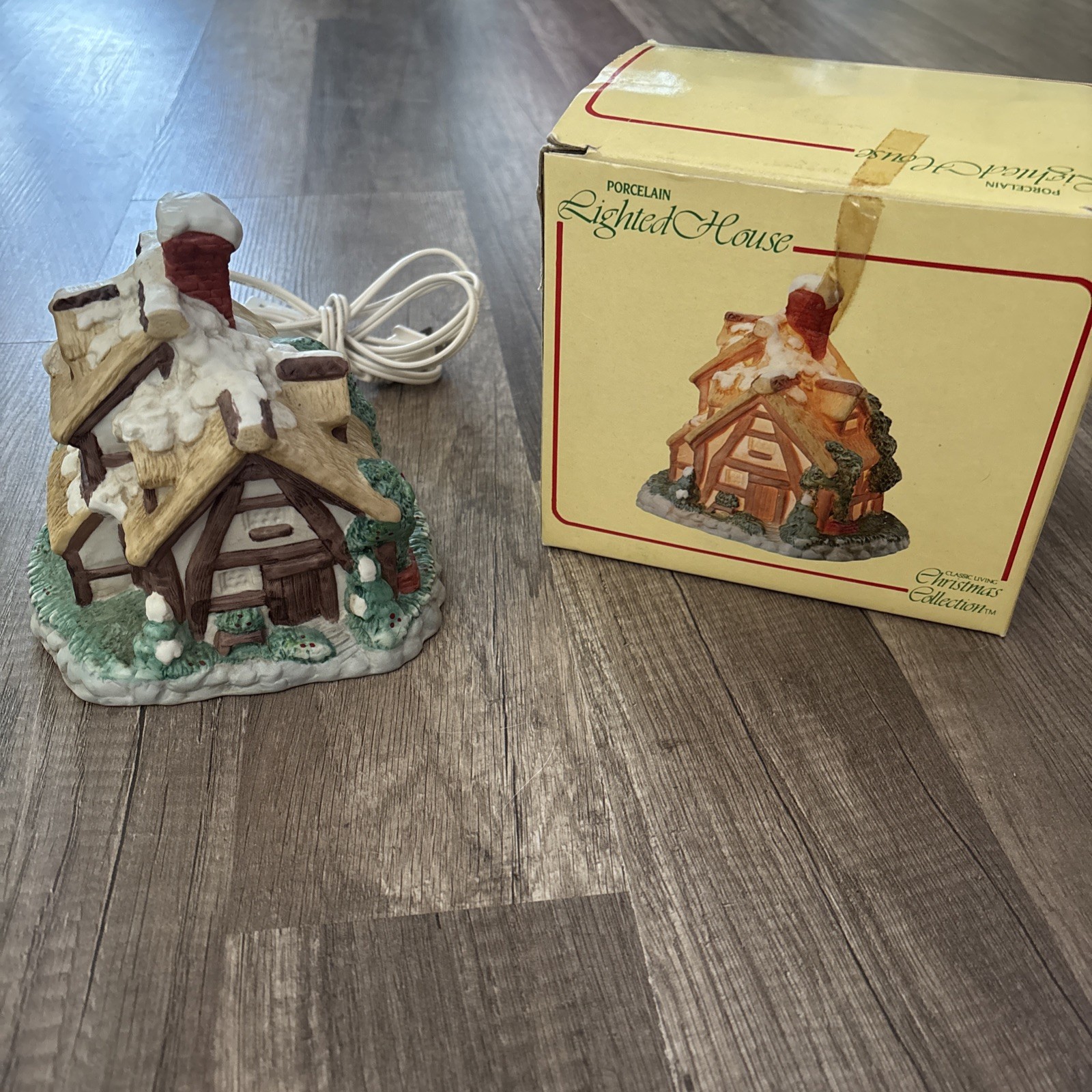 Christmas Village Ceramic Light Up House Made In Taiwan R. O. C.