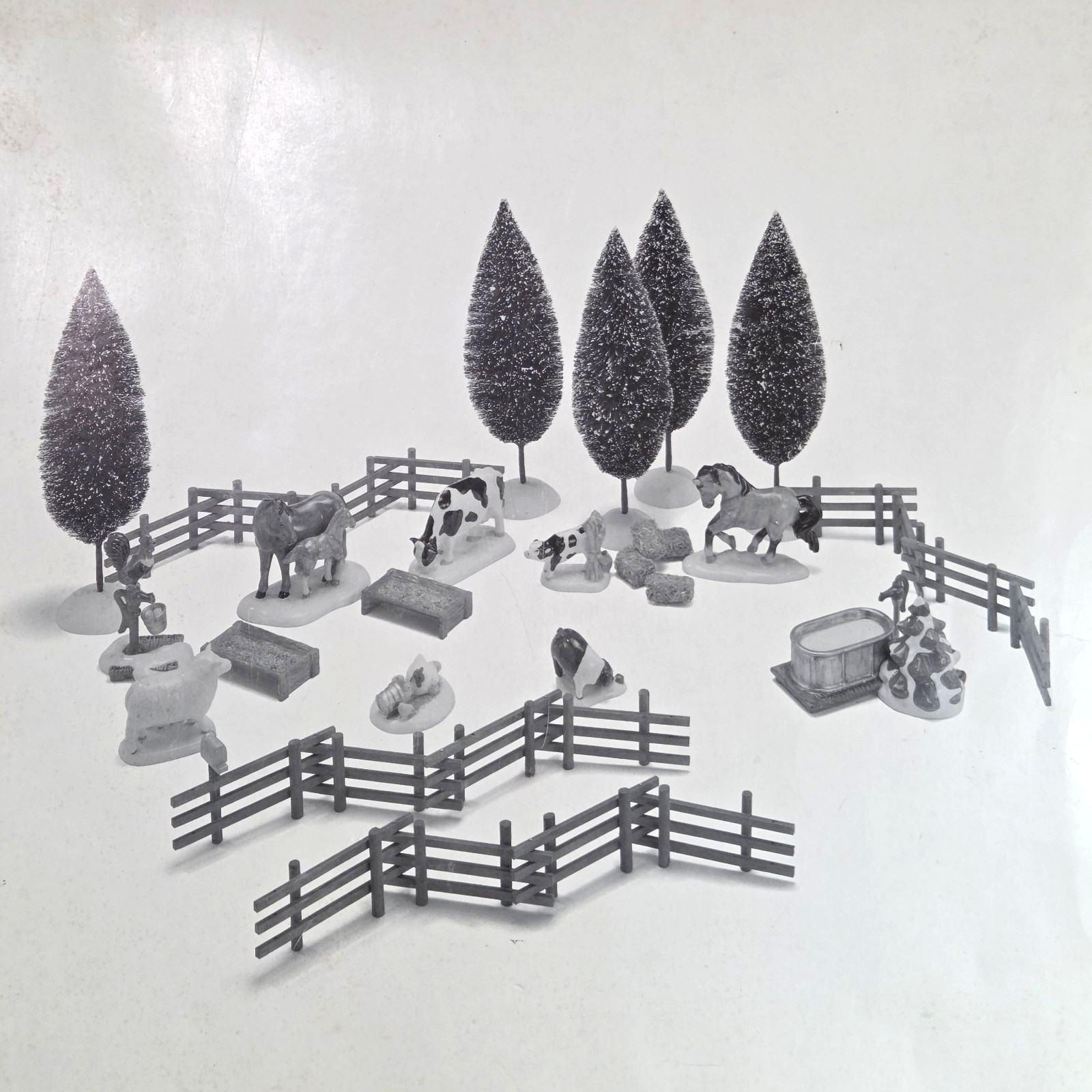 Dept 56 Farm Accessory Set 35 Piece Snow Village #54931 Retired Complete!