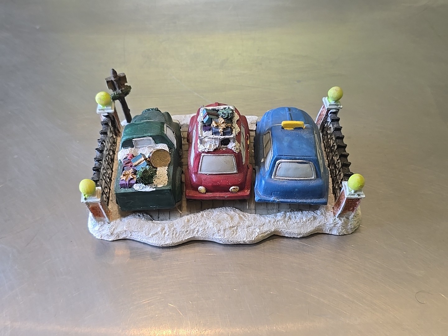 CHRISTMAS DECOR TABLE TOP PIECE: VINTAGE LOOKING PICKUP TRUCK, CAR & TAXI