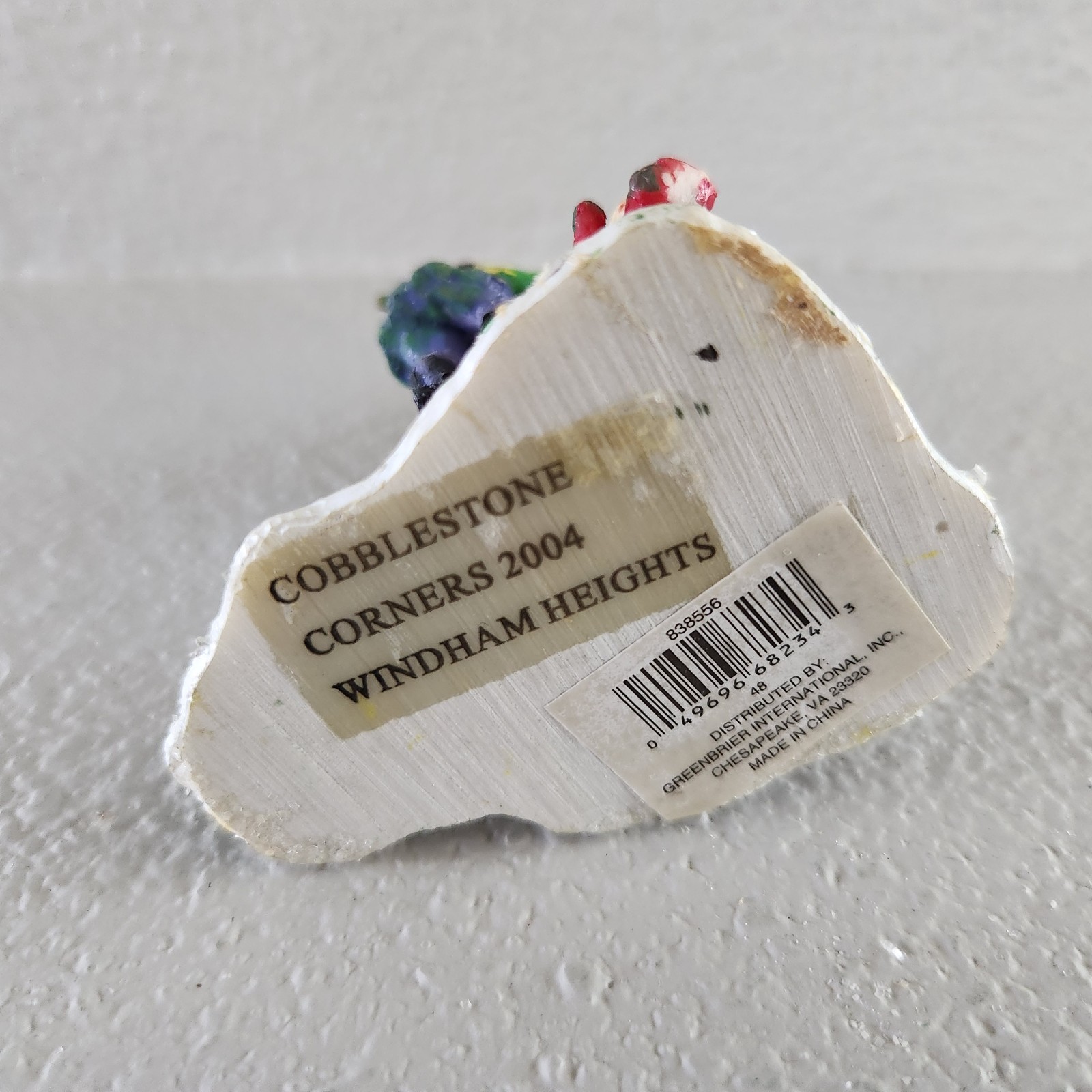 Vintage Cobblestone Corners Christmas Village Decorated Lamp Post