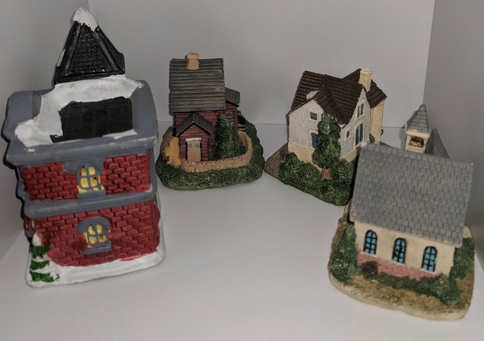 LOT OF 3 INTERNATIONAL RESOURCING SERVICES INC HOUSES AND BUILDINGS AND A BONUS
