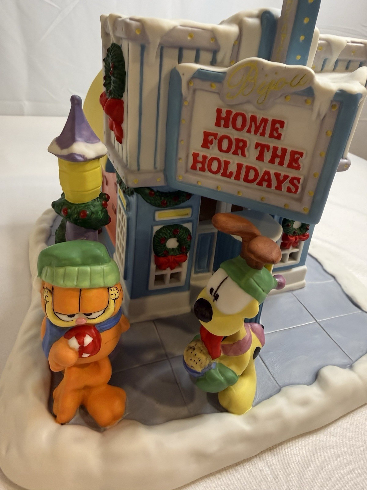 Vintage 1994 Danbury Mint Garfield Christmas Village “At The Movies” Figurine