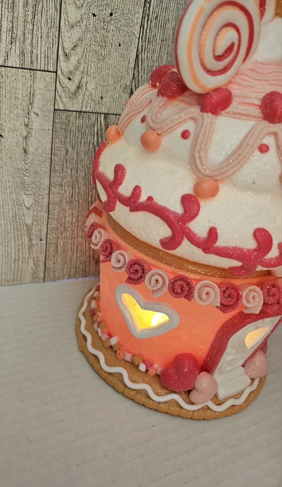 CUPCAKES AND CASHMERE Light Up Glittery Cupcake Valentine’s Day House
