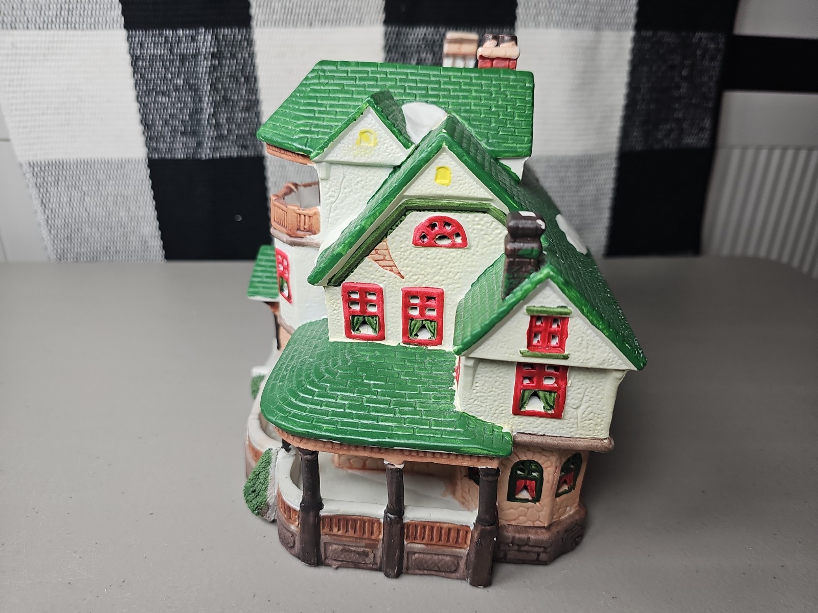 Lemax Dickensvale Christmas Inn Lighted House