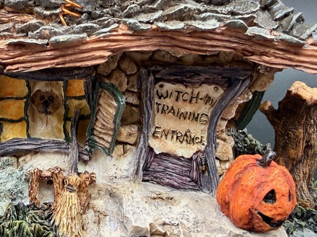 2000 Boyds Town ~ Punky Boobear’s Haunted Halloween House, Style#19012