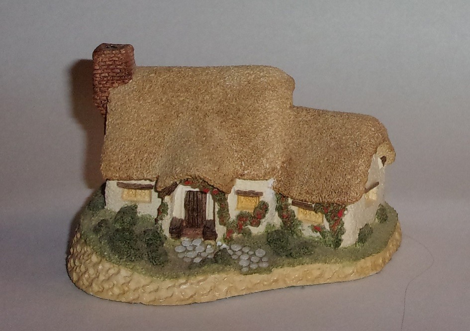 David Winter ROSE COTTAGE 4 1/2″ x 3″ x 2 3/4″ High