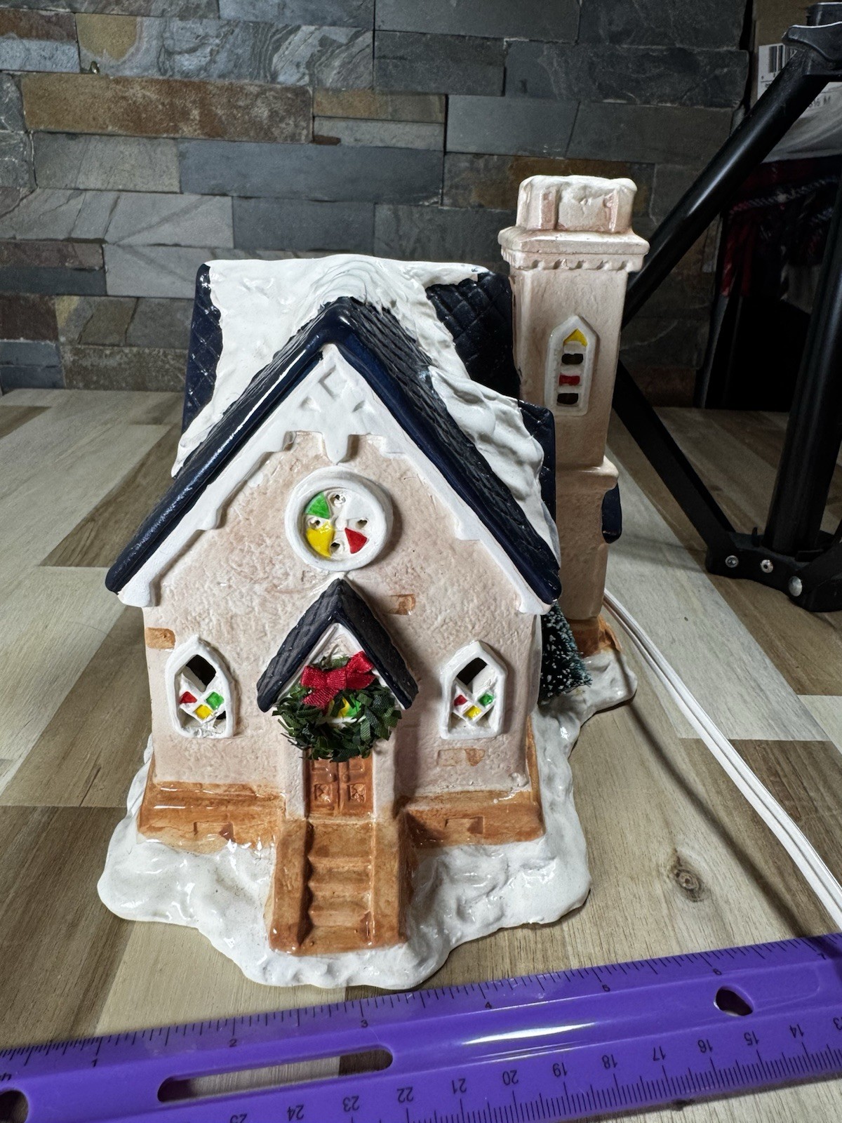 1992 Seasonal specialties Christmas Valley Collection Porcelain Church