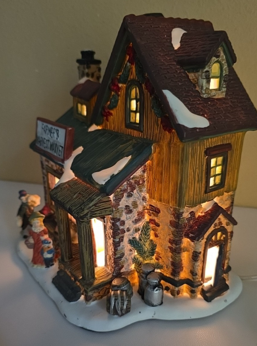 Santa’s Workbench Farmers Harvest Market Lighted Porcelain House Vintage 2001