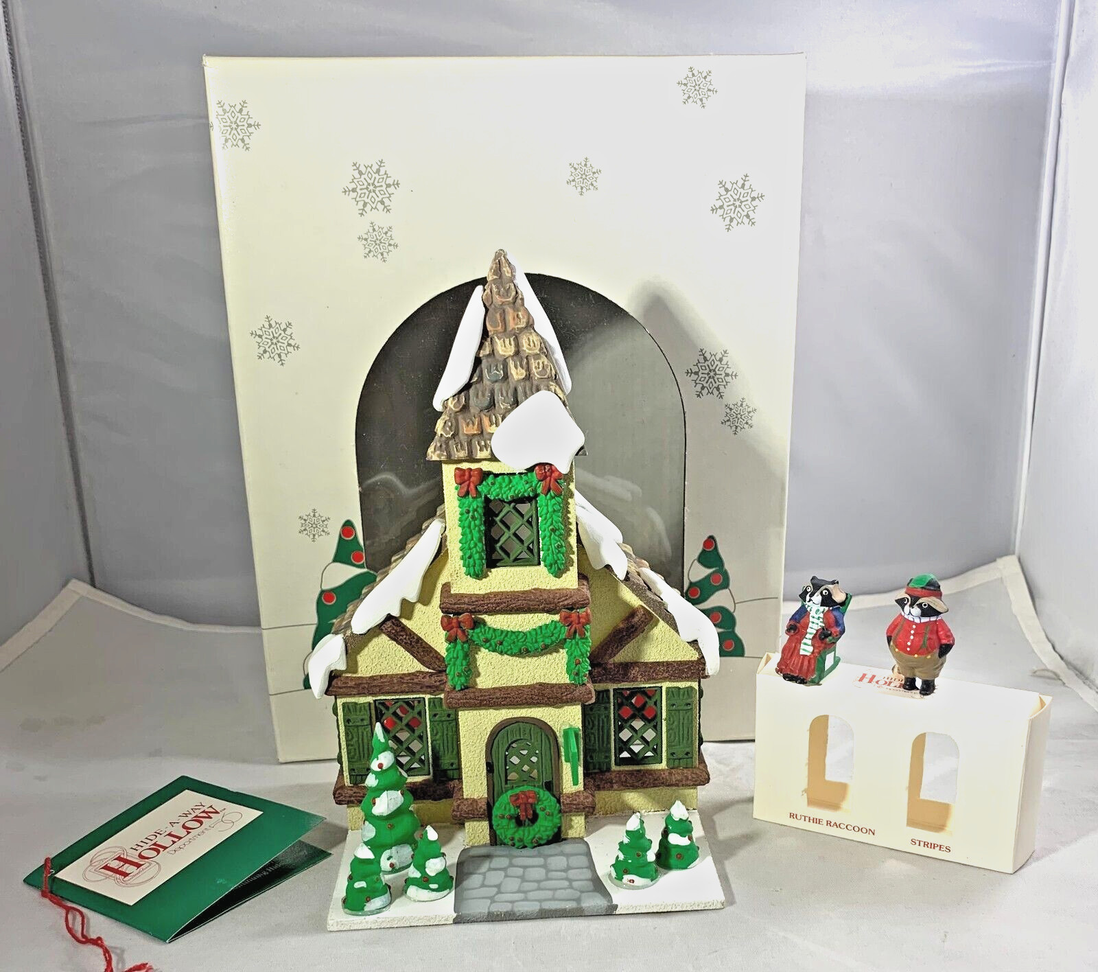 DEPT 56 HIDE-AWAY HOLLOW WOODLAND CHAPEL W/RUTHIE RACCCOON & STRIPES 1989