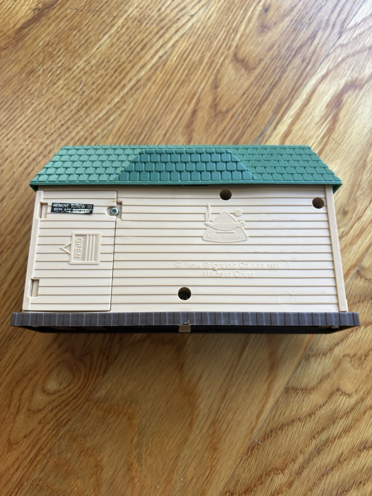 1989 New Bright Bayberry Village Train Station Makes Train Sounds VTG