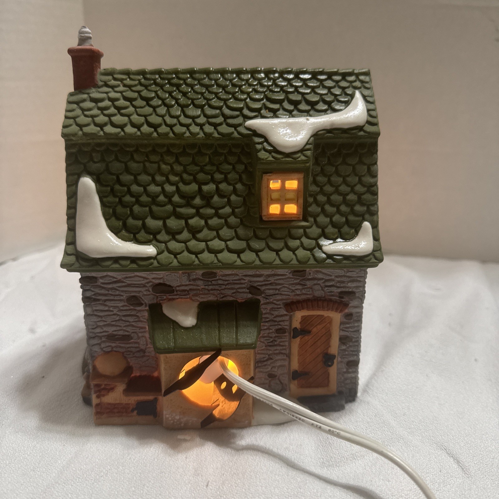Dept 56 Heritage Village Collection White Horse Bakery 5926-9 Dickens New Cord