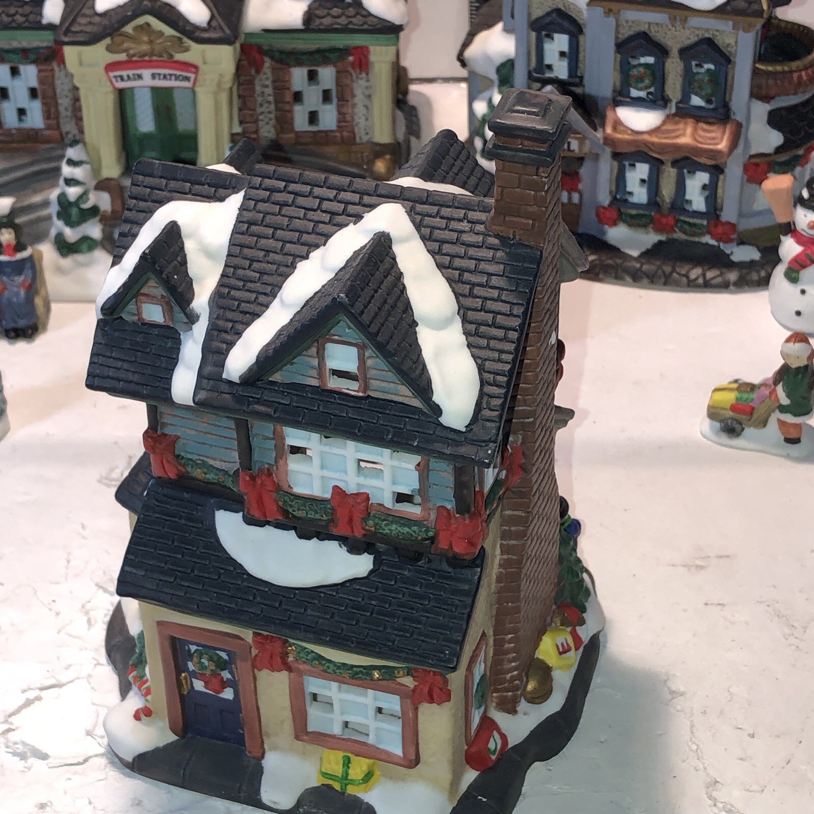 Galleria Hand Painted 20 Pc. Porcelain Christmas Village Box 2 Pc. are missing