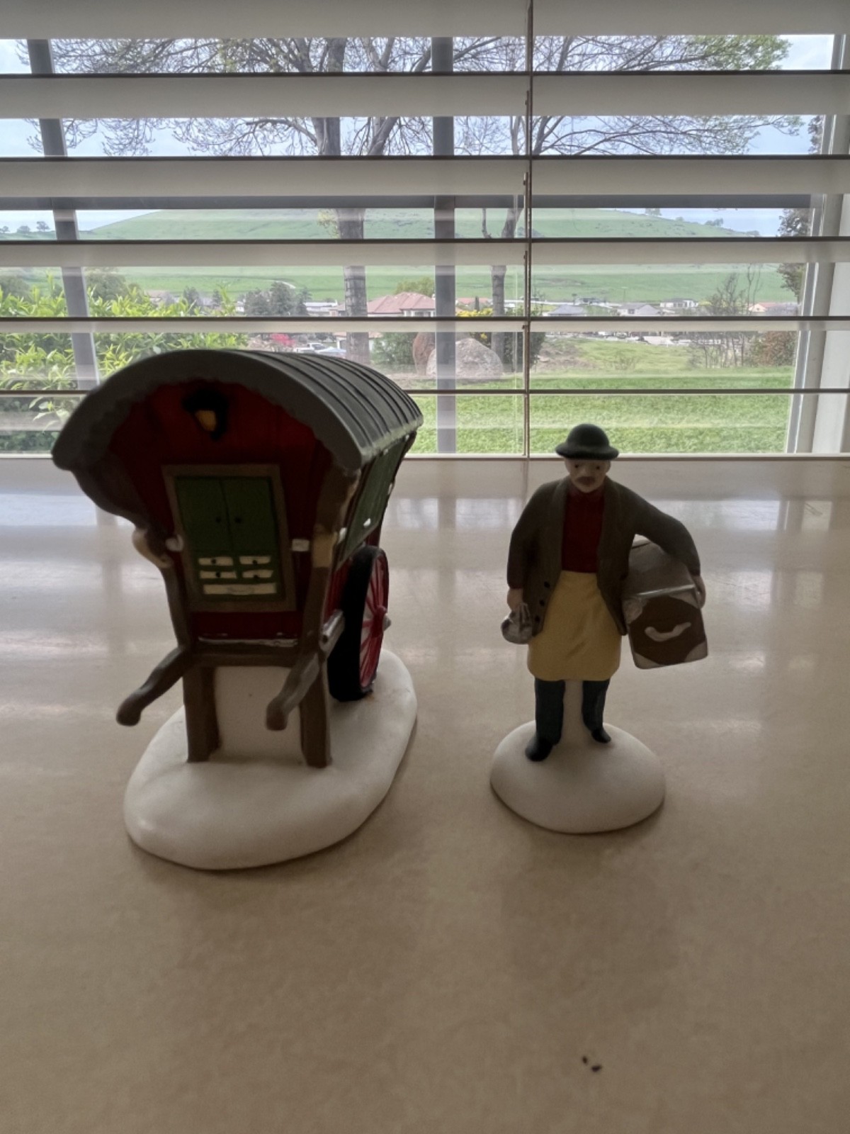 Department 56 Town Tinker New England Village 2 Pc Set Cart & Figure w/Box
