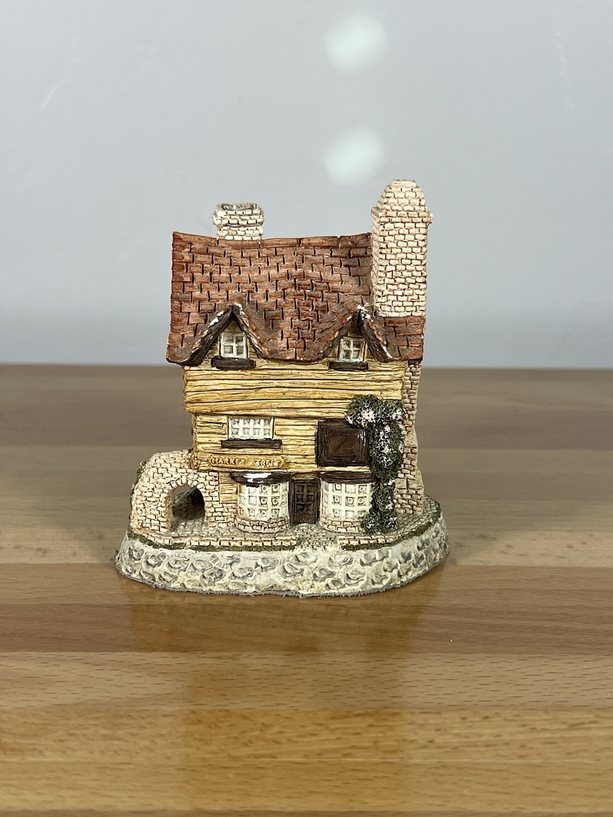 David Winter Wine Merchant Cottage Figurine From 1980 Hand Painted Vintage
