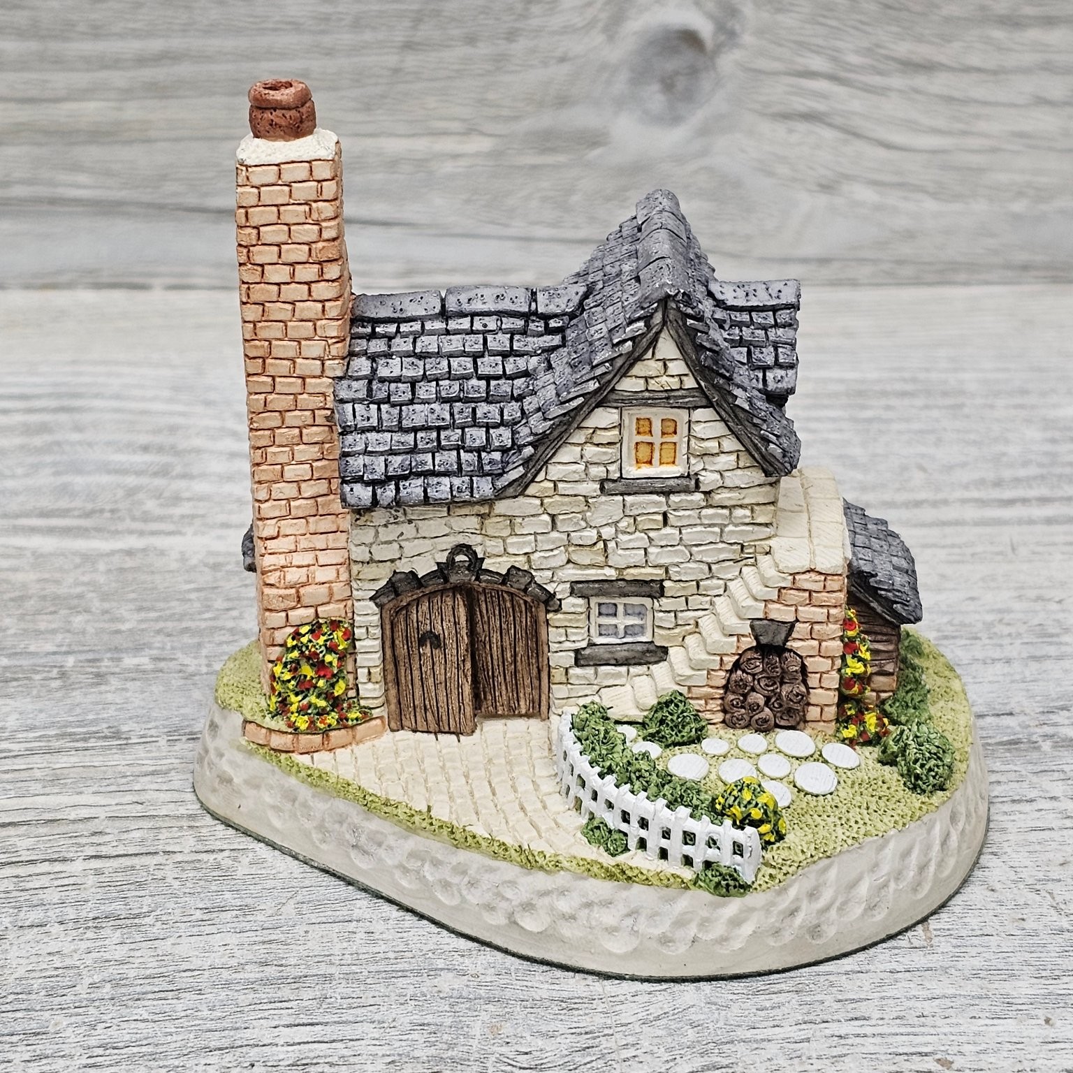 David Winter The Smithy Cottage Village Hand Painted 1993 3.5 Inch