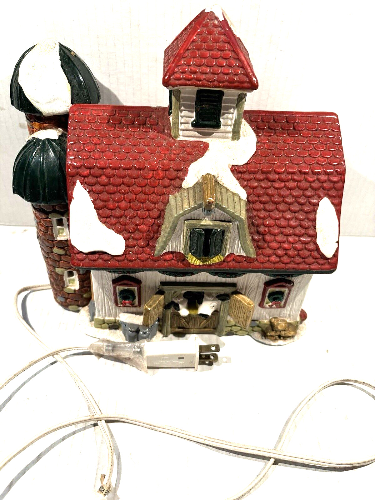 Santa’s Best Christmas In Vermont 1996 Lighted Dairy Barn Hand Painted Vintage
