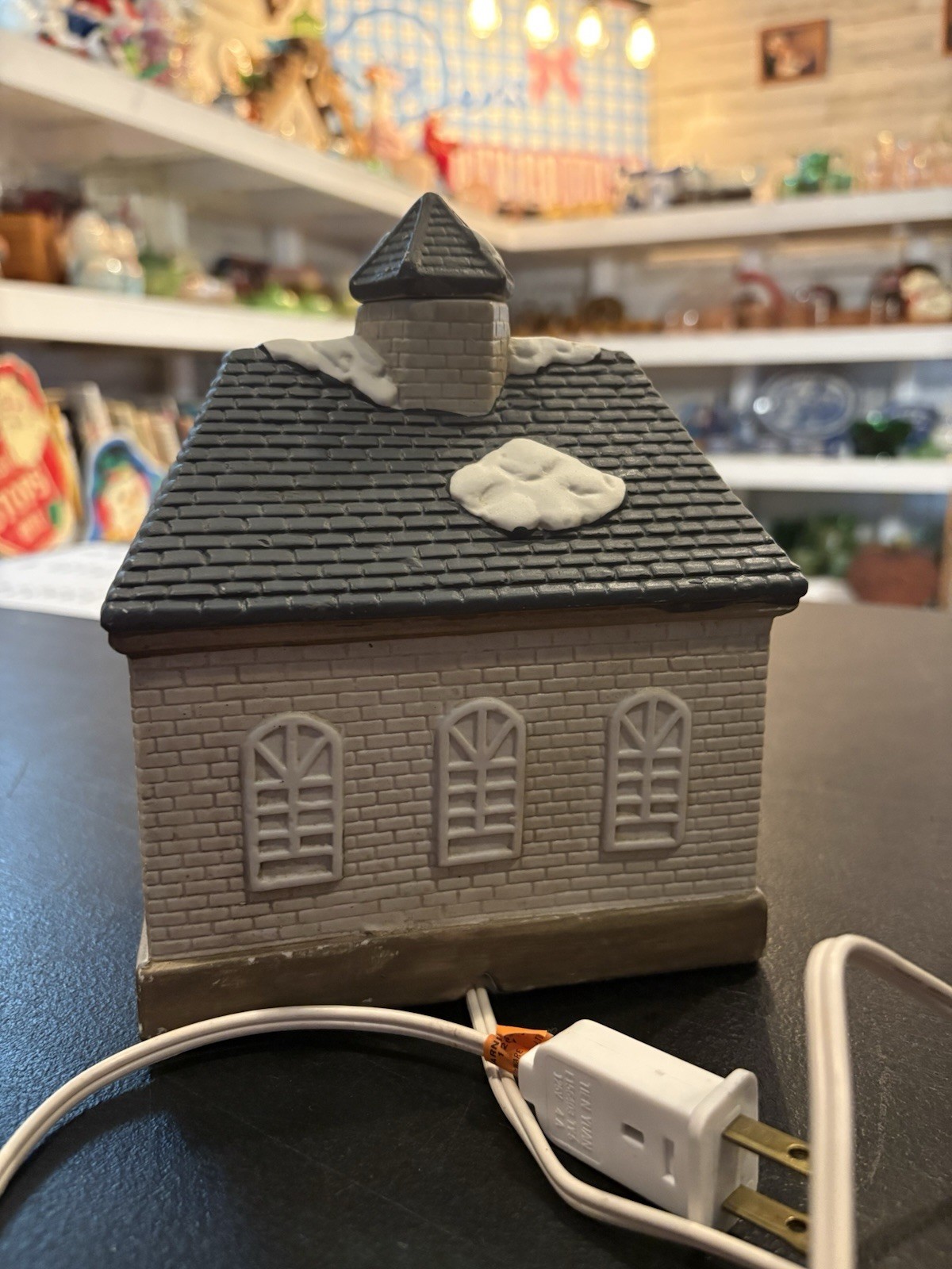 Winter Valley Villages Library Porcelain Lighted House w/ Box & Cord
