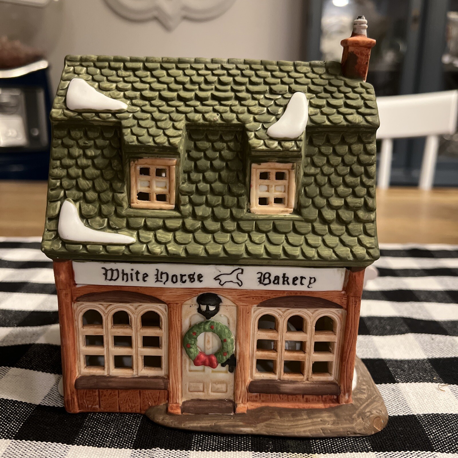 Department 56 Dickens Village WHITE HORSE BAKERY 1988 Retired Lighted #5926-9