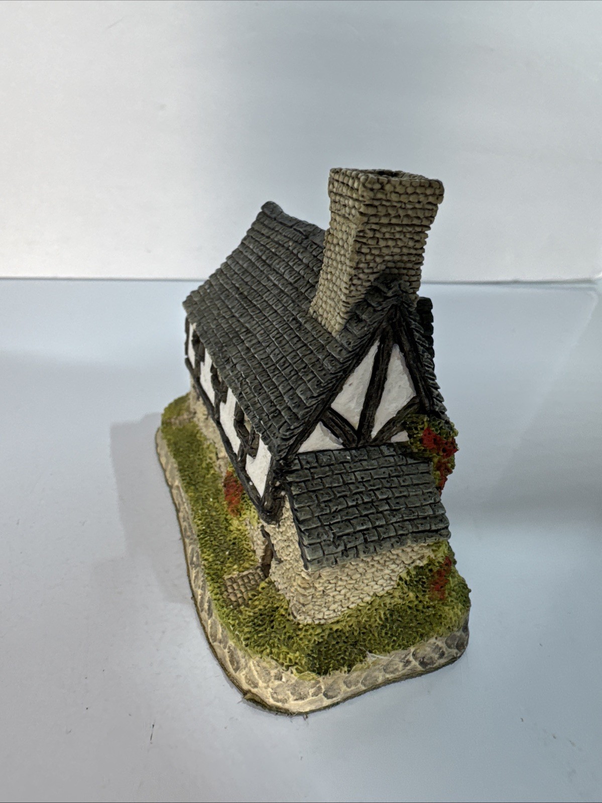 David Winter Cottages – Set of 5 Miniature Figurines – Handmade & Hand-Painted