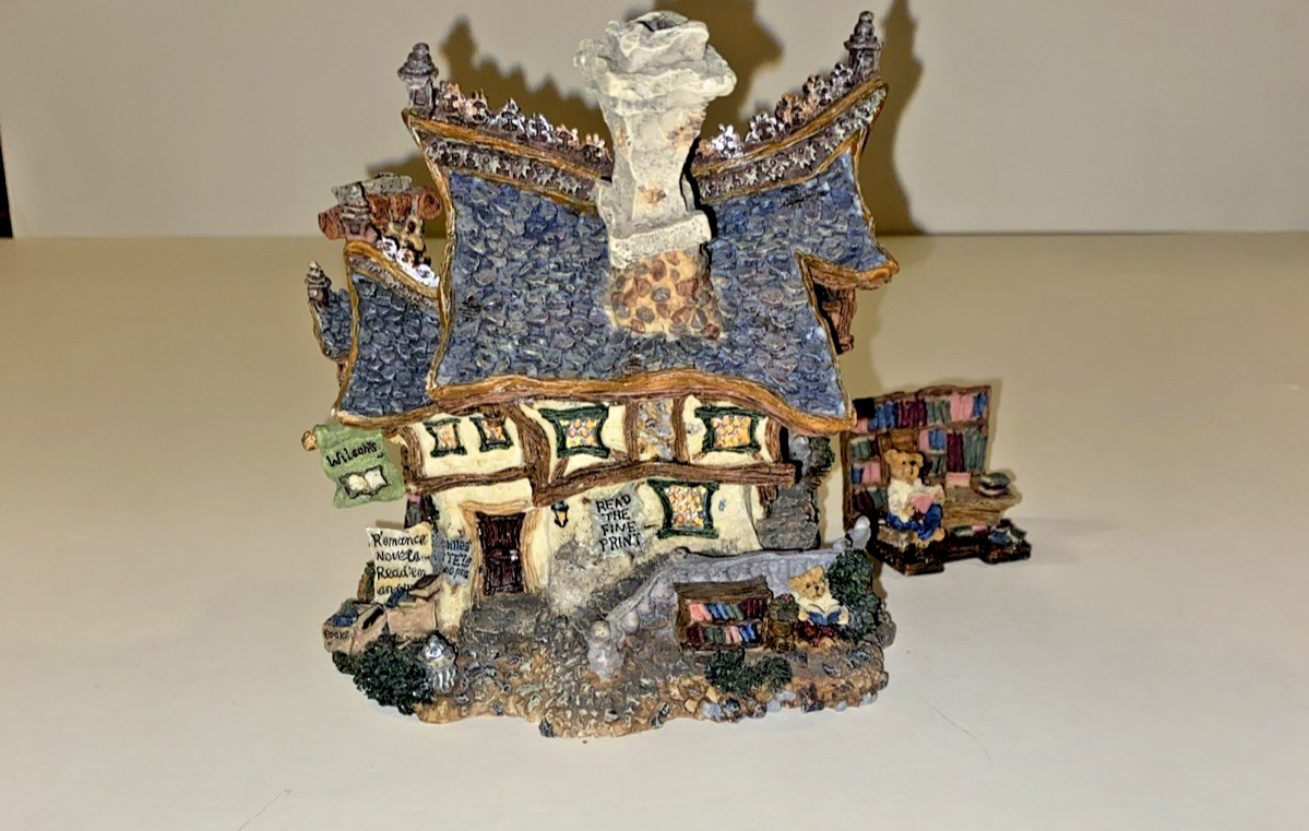 Boyd’s Bearly Built Village Wilson’s Books Style# 19022 1st Ed Bookshop Figurine