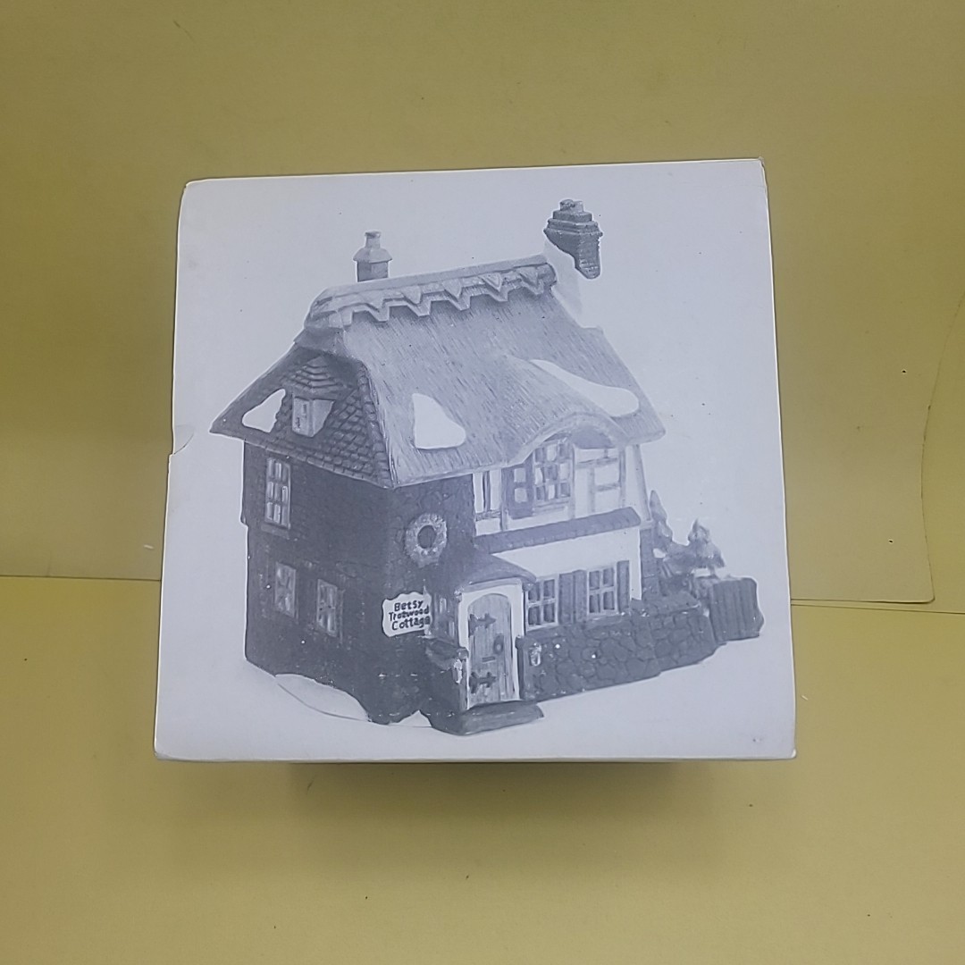 Dept 56 BETSY TROTWOOD’S COTTAGE David Copperfield Christmas Village 5550-6