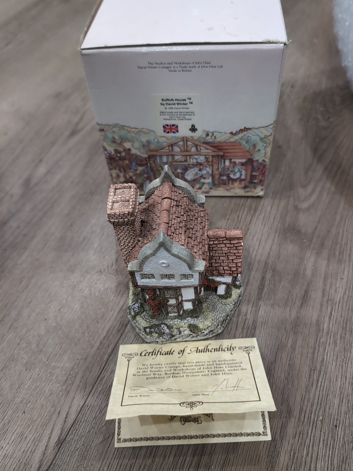 David Winter Cottages 1985 SUFFOLK HOUSE In Original Box With COA VG