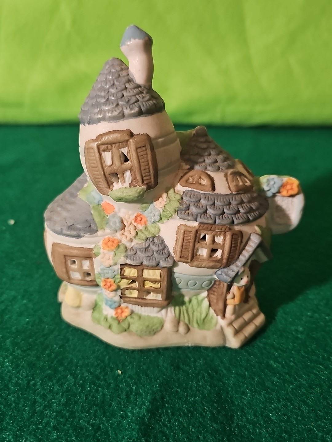 Vintage Lot of 5 Easter Village Houses.
